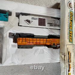 Ensemble de train vintage Bachmann Golden Star avec voie et accessoires d'origine, ouvert.