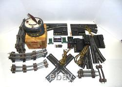 Ensemble de train vintage S Gauge American Flyer avec aiguillages et rails, chargeur de journaux, etc.