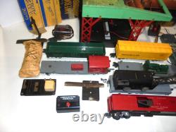 Ensemble de train vintage S Gauge American Flyer avec aiguillages et rails, chargeur de journaux, etc.