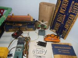 Ensemble de train vintage S Gauge American Flyer avec aiguillages et rails, chargeur de journaux, etc.