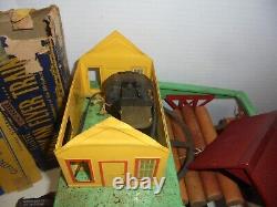 Ensemble de train vintage S Gauge American Flyer avec aiguillages et rails, chargeur de journaux, etc.