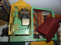 Ensemble de train vintage S Gauge American Flyer avec aiguillages et rails, chargeur de journaux, etc.