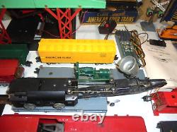 Ensemble de train vintage S Gauge American Flyer avec aiguillages et rails, chargeur de journaux, etc.