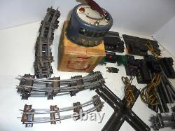 Ensemble de train vintage S Gauge American Flyer avec aiguillages et rails, chargeur de journaux, etc.