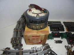 Ensemble de train vintage S Gauge American Flyer avec aiguillages et rails, chargeur de journaux, etc.