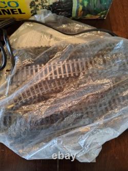 Ensemble de trains HO TYCO vintage des années 1970 Pavific Fast Freight Diesel avec 5 voitures et voie de tunnel