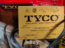 Ensemble de trains HO TYCO vintage des années 1970 Pavific Fast Freight Diesel avec 5 voitures et voie de tunnel