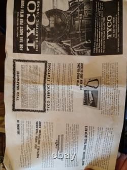 Ensemble de trains HO TYCO vintage des années 1970 Pavific Fast Freight Diesel avec 5 voitures et voie de tunnel