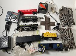 Ensemble de trains Lionel vintage - Voitures, locomotive, lot de morceaux de piste+++