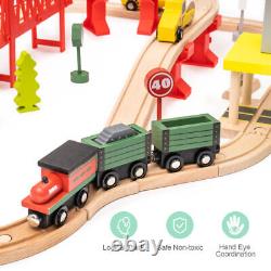 Ensemble de trains en bois avec circuit de train en bois et trains magnétiques, pont et rampe de jeu.
