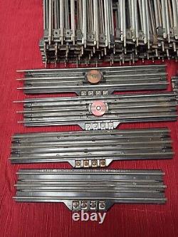 Ensemble vintage de 72 rails droits pour trains miniatures Lionel Postwar O27 de calibre O27