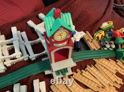 Fisher-Price GeoTrax Grand Lot de Train avec Voitures, Bâtiments, Pistes et Accessoires