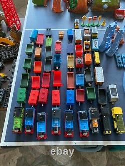 Gigantesque Lot De Thomas Trackmaster Sets & Trains 8 Sets, 400 Track, 50 Cars ++