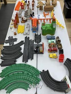Grand Lot Fisher Price Geo Trax Train Track Set Disney Voitures, Bâtiments, Trains ++