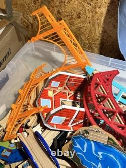 Grand ensemble de rails de train en bois compatible Brio Kidcraft Ikea de plus de 200 pièces et accessoires