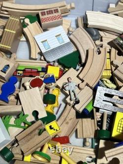 Grand ensemble de rails de train en bois compatible Brio Kidcraft Ikea de plus de 200 pièces et accessoires