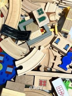 Grand ensemble de rails de train en bois compatible Brio Kidcraft Ikea de plus de 200 pièces et accessoires