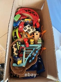 Grand ensemble de rails de train en bois compatible Brio Kidcraft Ikea de plus de 200 pièces et accessoires