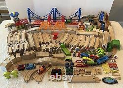 Grand ensemble de rails de train en bois compatible Brio Kidkraft Ikea de plus de 290 pièces et accessoires