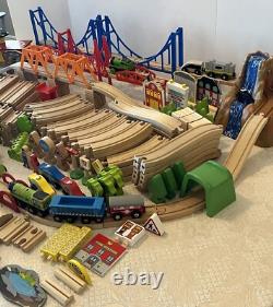 Grand ensemble de rails de train en bois compatible Brio Kidkraft Ikea de plus de 290 pièces et accessoires