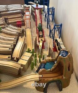 Grand ensemble de rails de train en bois compatible Brio Kidkraft Ikea de plus de 290 pièces et accessoires