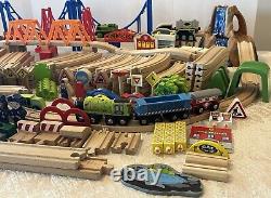 Grand ensemble de rails de train en bois compatible Brio Kidkraft Ikea de plus de 290 pièces et accessoires