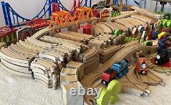 Grand ensemble de rails de train en bois compatible Brio Kidkraft Ikea de plus de 290 pièces et accessoires