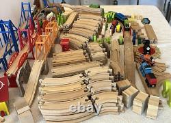 Grand ensemble de rails de train en bois compatible Brio Kidkraft Ikea de plus de 290 pièces et accessoires