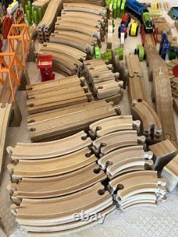 Grand ensemble de rails de train en bois compatible Brio Kidkraft Ikea de plus de 290 pièces et accessoires