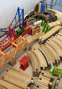 Grand ensemble de rails de train en bois compatible Brio Kidkraft Ikea de plus de 290 pièces et accessoires