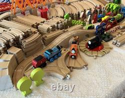 Grand ensemble de rails de train en bois compatible Brio Kidkraft Ikea de plus de 290 pièces et accessoires