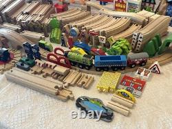 Grand ensemble de rails de train en bois compatible Brio Kidkraft Ikea de plus de 290 pièces et accessoires