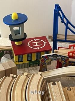 Grand ensemble de rails de train en bois compatible Brio Kidkraft Ikea de plus de 290 pièces et accessoires
