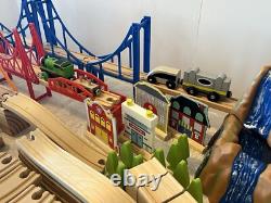 Grand ensemble de rails de train en bois compatible Brio Kidkraft Ikea de plus de 290 pièces et accessoires