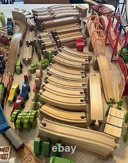 Grand ensemble de rails de train en bois compatible Brio Kidkraft Ikea de plus de 290 pièces et accessoires