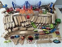 Grand ensemble de rails de train en bois compatible Brio Kidkraft Ikea de plus de 290 pièces et accessoires