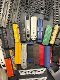 Jakks Pacific 2012 Ensemble de Train / Lot de 100+ Pièces Trains Rails Accessoires Etc.