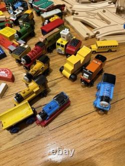 LOT 150+ Grand Ensemble de Trains en Bois Authentiques Thomas avec 28 Trains et Voies Vintage