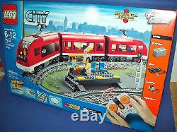 Lego City 7938 Train De Passagers Avec Des Pistes Et Moteur 3 Mini-figurines À La Retraite Nisb