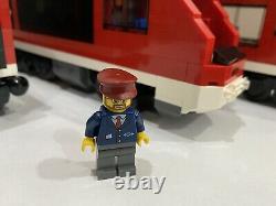 Lego City (7938) Train De Voyageurs 2010 Fonctions D'alimentation Voies À Distance Minifigures