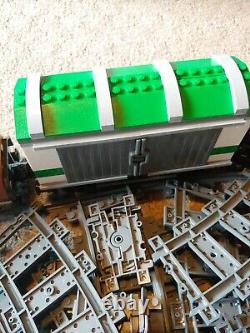 Lego Red Cargo Train (100% Complètent Toutes Les Voies Incluses)