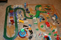 Lot # 3 Énorme Fisher Price Geotrax Train Trains Bâtiments Piste Grand Central