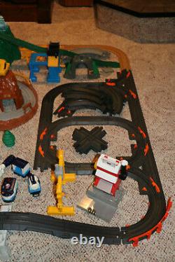 Lot N ° 4 Énorme Fisher Price Geotrax Train Trains Bâtiments Piste Roundhouse