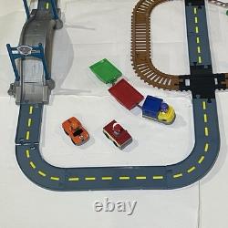 Paw Patrol Ensemble de Piste Mega Roll Patrol de Adventure Bay avec Train Fonctionnel et Coureurs