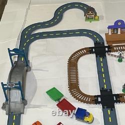 Paw Patrol Ensemble de Piste Mega Roll Patrol de Adventure Bay avec Train Fonctionnel et Coureurs