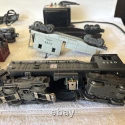 RARE - Ensemble complet de trains vintage Lionel. 13 rails, 5 wagons, locomotive 6220. Années 1950.