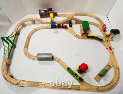 Set de train en bois Thomas & Friends Railway avec rails, pont, grue, cabane LIRE