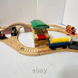 Set de train en bois Thomas & Friends Railway avec rails, pont, grue, cabane LIRE