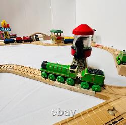 Set de train en bois Thomas & Friends Railway avec rails, pont, grue, cabane LIRE