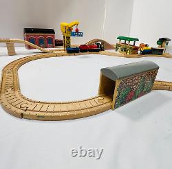 Set de train en bois Thomas & Friends Railway avec rails, pont, grue, cabane LIRE